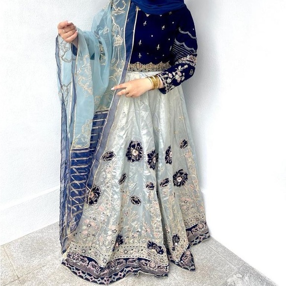 Pakistani branded lehnga - Picture 6 of 7